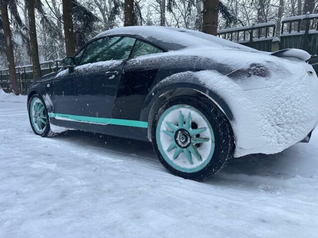 Серый Ауди ТТ, объемом двигателя 1.8 л и пробегом 250 тыс. км за 6000 $, фото 1 на Automoto.ua