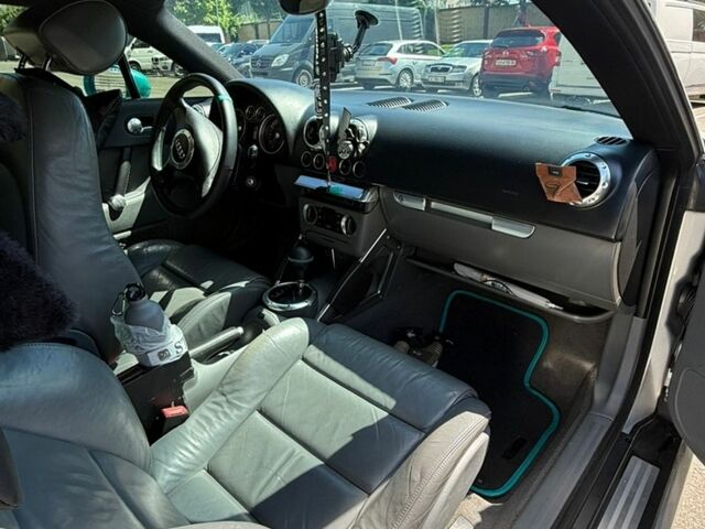 Сірий Ауді TT, об'ємом двигуна 1.8 л та пробігом 252 тис. км за 9500 $, фото 1 на Automoto.ua
