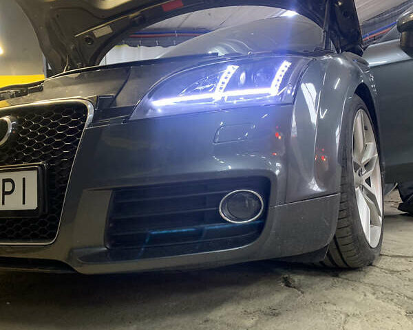 Серый Ауди ТТ, объемом двигателя 1.8 л и пробегом 189 тыс. км за 13900 $, фото 1 на Automoto.ua