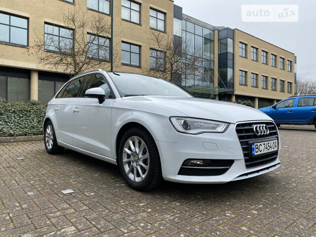 Белый Ауди A3 Sportback, объемом двигателя 2 л и пробегом 50 тыс. км за 21000 $, фото 1 на Automoto.ua