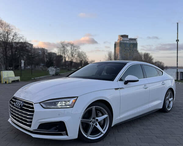 Белый Ауди A5 Sportback, объемом двигателя 2 л и пробегом 61 тыс. км за 28000 $, фото 1 на Automoto.ua