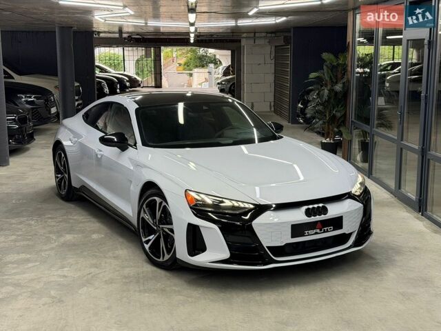 Белый Ауди e-tron GT, объемом двигателя 0 л и пробегом 52 тыс. км за 49900 $, фото 1 на Automoto.ua