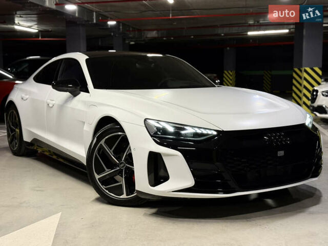 Белый Ауди e-tron GT, объемом двигателя 0 л и пробегом 13 тыс. км за 64000 $, фото 1 на Automoto.ua