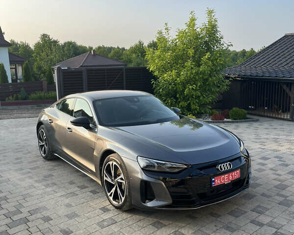 Серый Ауди e-tron GT, объемом двигателя 0 л и пробегом 61 тыс. км за 52000 $, фото 1 на Automoto.ua