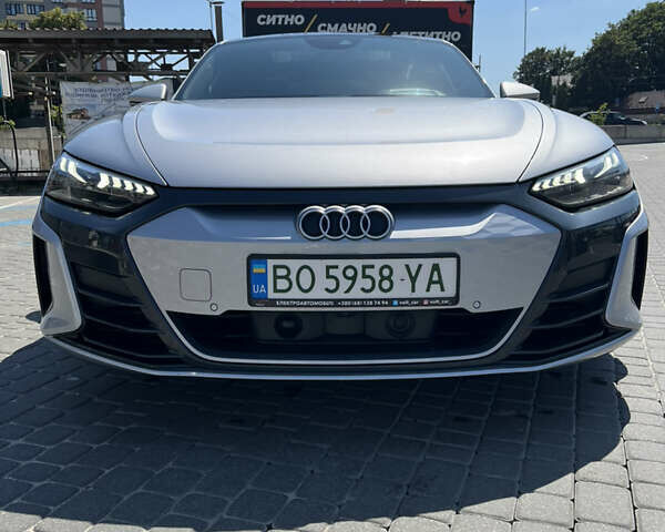 Сірий Ауді e-tron GT, об'ємом двигуна 0 л та пробігом 70 тис. км за 50500 $, фото 1 на Automoto.ua