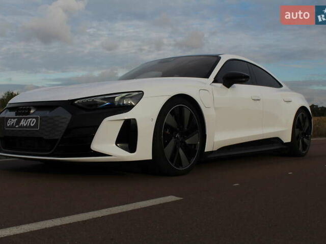 Серый Ауди e-tron GT, объемом двигателя 0 л и пробегом 43 тыс. км за 58800 $, фото 1 на Automoto.ua