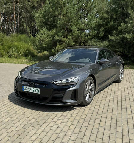 Серый Ауди e-tron GT, объемом двигателя 0 л и пробегом 90 тыс. км за 54500 $, фото 1 на Automoto.ua