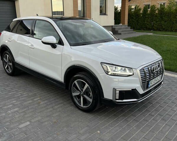 Білий Ауді Q2L e-tron, об'ємом двигуна 0 л та пробігом 26 тис. км за 24900 $, фото 1 на Automoto.ua