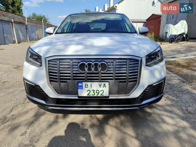 Белый Ауди Q2L e-tron, объемом двигателя 0 л и пробегом 46 тыс. км за 20200 $, фото 1 на Automoto.ua