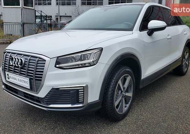 Білий Ауді Q2L e-tron, об'ємом двигуна 0 л та пробігом 61 тис. км за 18500 $, фото 1 на Automoto.ua