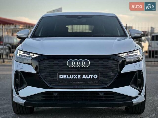 Белый Ауди Q4 e-tron, объемом двигателя 0 л и пробегом 60 тыс. км за 39900 $, фото 1 на Automoto.ua