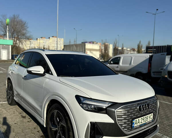 Білий Ауді Q4 e-tron, об'ємом двигуна 0 л та пробігом 44 тис. км за 29900 $, фото 1 на Automoto.ua