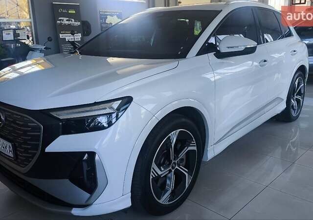 Белый Ауди Q4 e-tron, объемом двигателя 0 л и пробегом 20 тыс. км за 29900 $, фото 1 на Automoto.ua