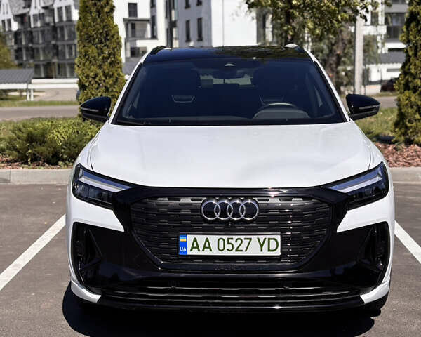 Белый Ауди Q4 e-tron, объемом двигателя 0 л и пробегом 20 тыс. км за 29700 $, фото 1 на Automoto.ua