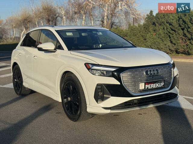 Белый Ауди Q4 e-tron, объемом двигателя 0 л и пробегом 45 тыс. км за 29999 $, фото 1 на Automoto.ua