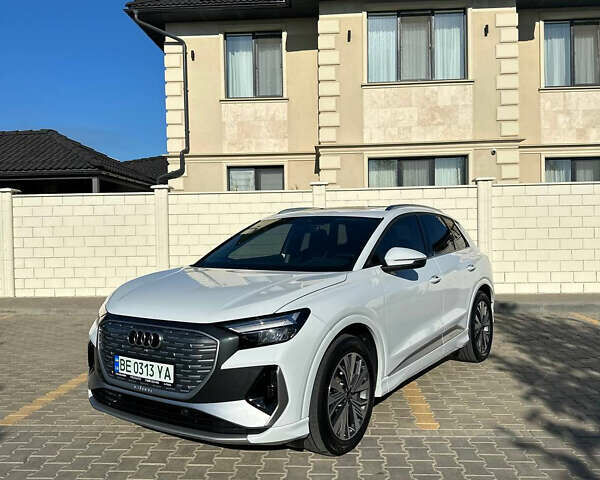 Білий Ауді Q4 e-tron, об'ємом двигуна 0 л та пробігом 27 тис. км за 27500 $, фото 1 на Automoto.ua