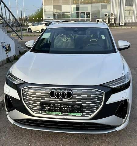 Белый Ауди Q4 e-tron, объемом двигателя 0 л и пробегом 1 тыс. км за 40700 $, фото 1 на Automoto.ua