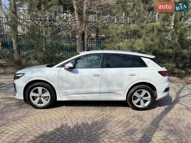 Белый Ауди Q4 e-tron, объемом двигателя 0 л и пробегом 3 тыс. км за 35000 $, фото 1 на Automoto.ua