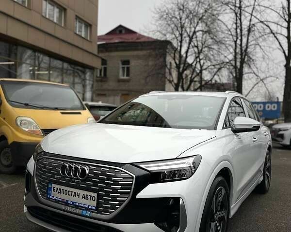 Ауди Q4 e-tron, объемом двигателя 0 л и пробегом 33 тыс. км за 27399 $, фото 1 на Automoto.ua