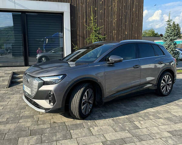 Серый Ауди Q4 e-tron, объемом двигателя 0 л и пробегом 80 тыс. км за 34999 $, фото 1 на Automoto.ua
