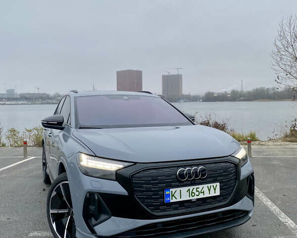 Сірий Ауді Q4 e-tron, об'ємом двигуна 0 л та пробігом 41 тис. км за 33900 $, фото 1 на Automoto.ua