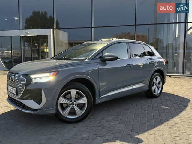 Серый Ауди Q4 e-tron, объемом двигателя 0 л и пробегом 29 тыс. км за 31900 $, фото 1 на Automoto.ua