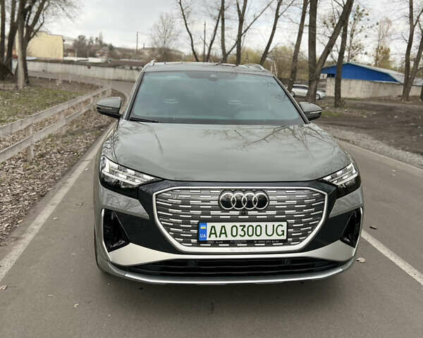 Серый Ауди Q4 e-tron, объемом двигателя 0 л и пробегом 16 тыс. км за 34900 $, фото 1 на Automoto.ua