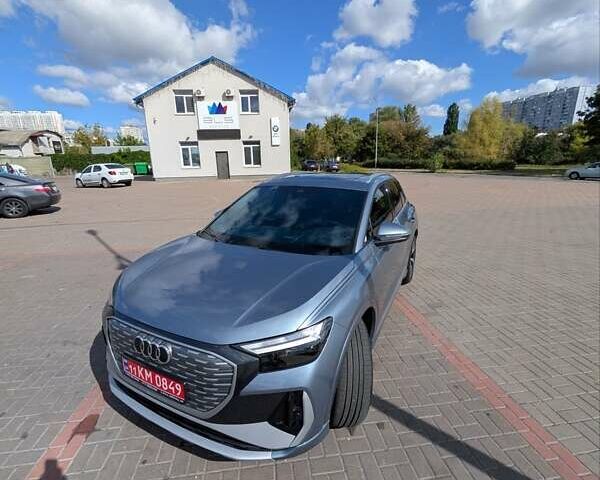 Серый Ауди Q4 e-tron, объемом двигателя 0 л и пробегом 16 тыс. км за 30500 $, фото 1 на Automoto.ua
