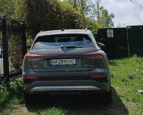Сірий Ауді Q4 e-tron, об'ємом двигуна 0 л та пробігом 15 тис. км за 32000 $, фото 1 на Automoto.ua