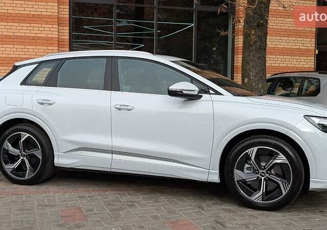 Ауді Q4 e-tron 2025 у Києві на Automoto.ua Сірий Ауді Q4 e-tron, об'ємом двигуна 0 л та пробігом 1 тис. км за 32000 $, фото 1 на Automoto.ua