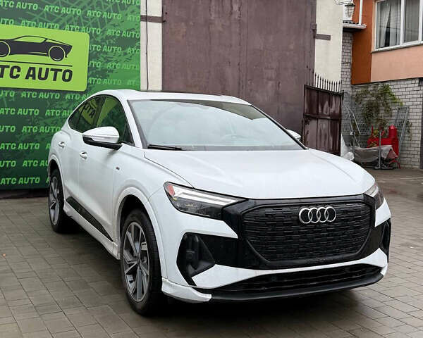 Белый Ауди Q4 Sportback e-tron, объемом двигателя 0 л и пробегом 19 тыс. км за 33000 $, фото 1 на Automoto.ua