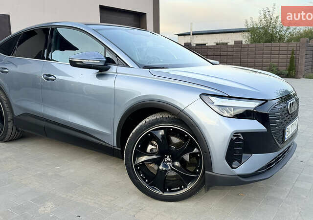 Синий Ауди Q4 Sportback e-tron, объемом двигателя 0 л и пробегом 37 тыс. км за 31900 $, фото 1 на Automoto.ua