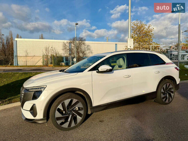 Белый Ауди Q5 e-tron, объемом двигателя 0 л и пробегом 35 тыс. км за 35000 $, фото 1 на Automoto.ua