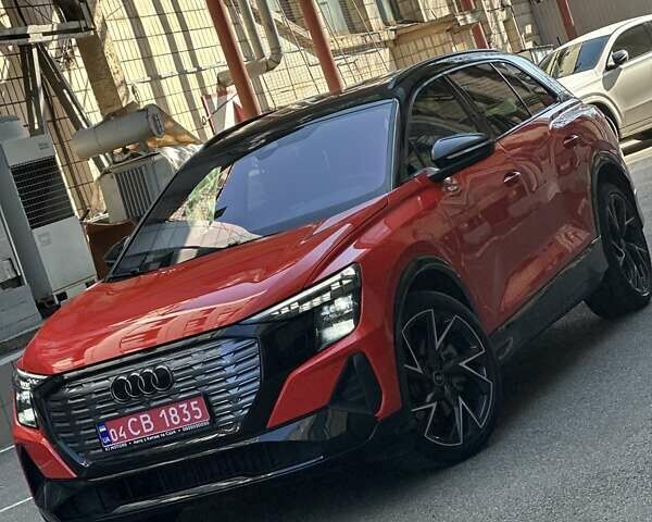 Красный Ауди Q5 e-tron, объемом двигателя 0 л и пробегом 22 тыс. км за 33900 $, фото 1 на Automoto.ua