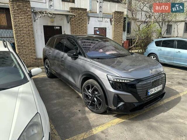 Серый Ауди Q5 e-tron, объемом двигателя 0 л и пробегом 18 тыс. км за 37777 $, фото 1 на Automoto.ua