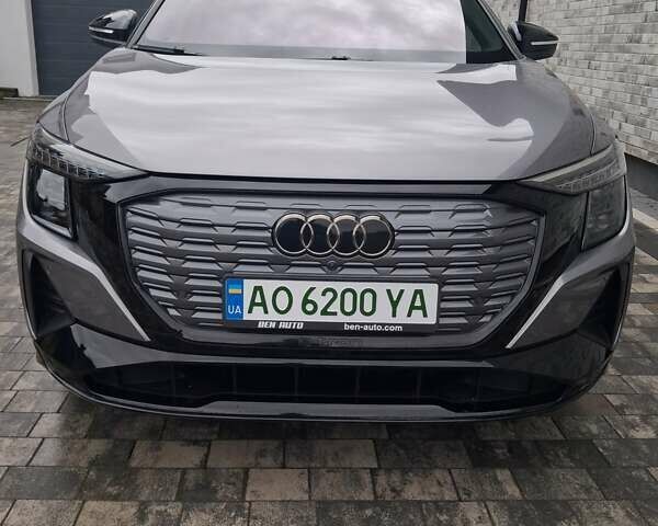 Серый Ауди Q5 e-tron, объемом двигателя 0 л и пробегом 1 тыс. км за 41999 $, фото 1 на Automoto.ua