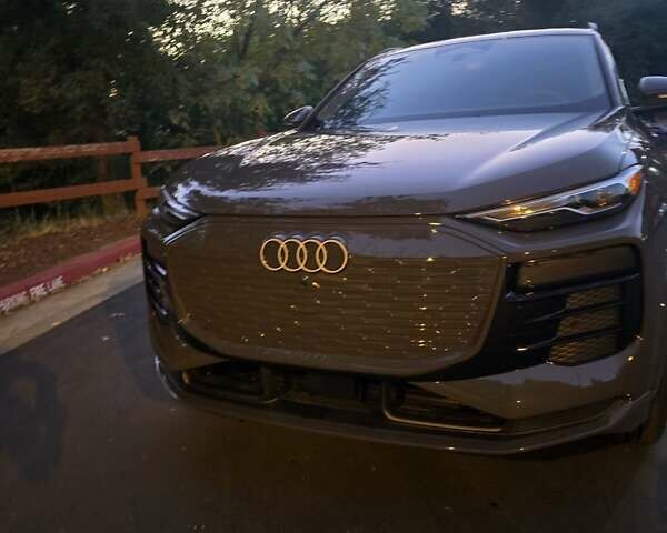 Серый Ауди Q6 e-tron, объемом двигателя 0 л и пробегом 3 тыс. км за 45000 $, фото 1 на Automoto.ua