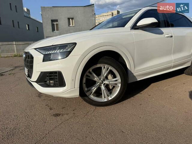 Белый Ауди Q8, объемом двигателя 3 л и пробегом 76 тыс. км за 52900 $, фото 1 на Automoto.ua