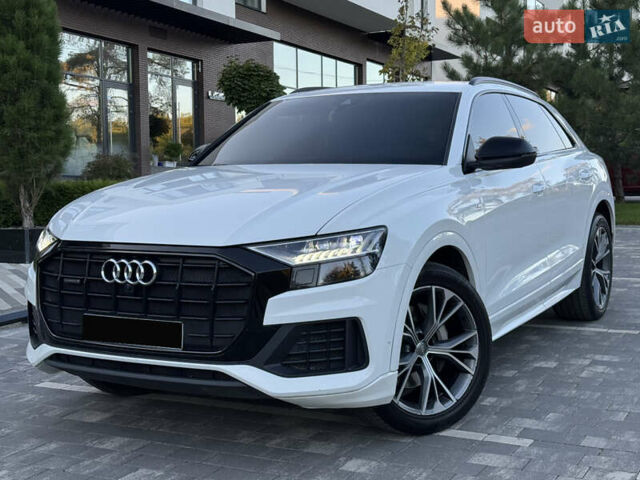 Белый Ауди Q8, объемом двигателя 3 л и пробегом 155 тыс. км за 53999 $, фото 1 на Automoto.ua