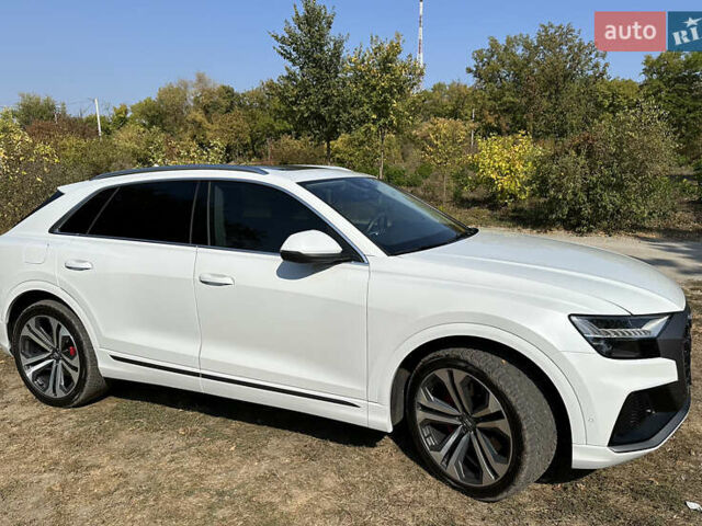 Белый Ауди Q8, объемом двигателя 3 л и пробегом 91 тыс. км за 53000 $, фото 1 на Automoto.ua