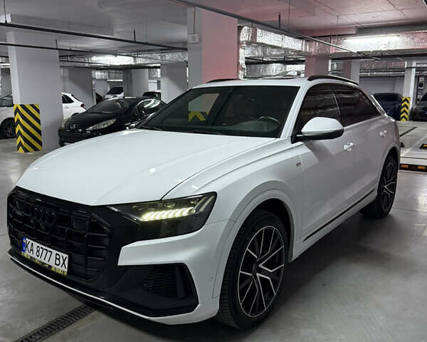 Белый Ауди Q8, объемом двигателя 3 л и пробегом 50 тыс. км за 70999 $, фото 1 на Automoto.ua