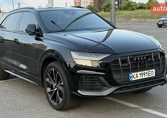 Черный Ауди Q8, объемом двигателя 3 л и пробегом 32 тыс. км за 66400 $, фото 1 на Automoto.ua