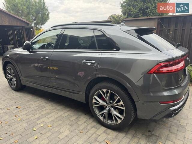 Серый Ауди Q8, объемом двигателя 3 л и пробегом 220 тыс. км за 60000 $, фото 1 на Automoto.ua