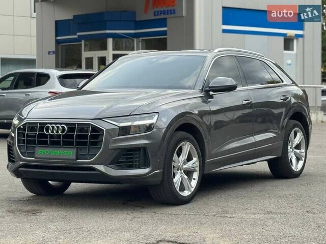 Серый Ауди Q8, объемом двигателя 3 л и пробегом 190 тыс. км за 39900 $, фото 1 на Automoto.ua