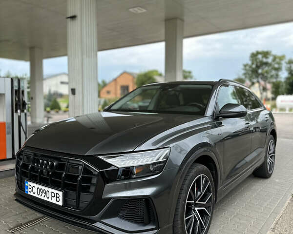 Сірий Ауді Q8, об'ємом двигуна 3 л та пробігом 92 тис. км за 56000 $, фото 1 на Automoto.ua
