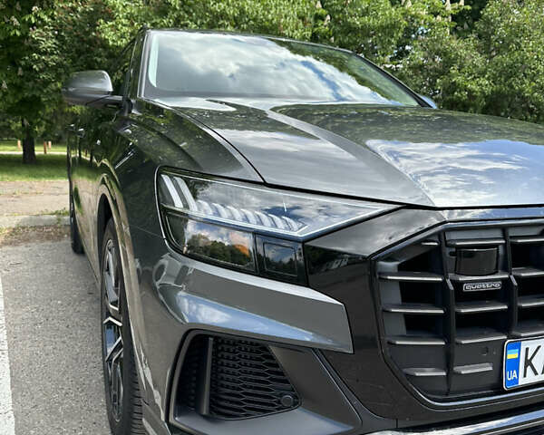 Серый Ауди Q8, объемом двигателя 3 л и пробегом 17 тыс. км за 59900 $, фото 1 на Automoto.ua