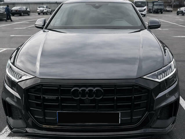 Серый Ауди Q8, объемом двигателя 3 л и пробегом 28 тыс. км за 81000 $, фото 1 на Automoto.ua