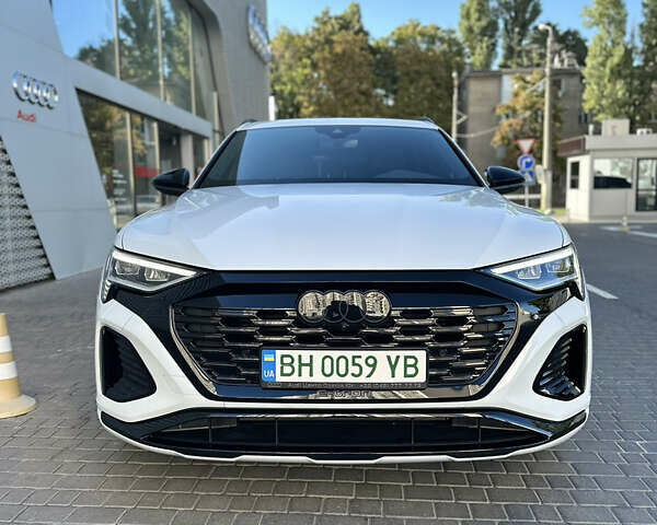Білий Ауді Q8 e-tron, об'ємом двигуна 0 л та пробігом 24 тис. км за 67500 $, фото 1 на Automoto.ua