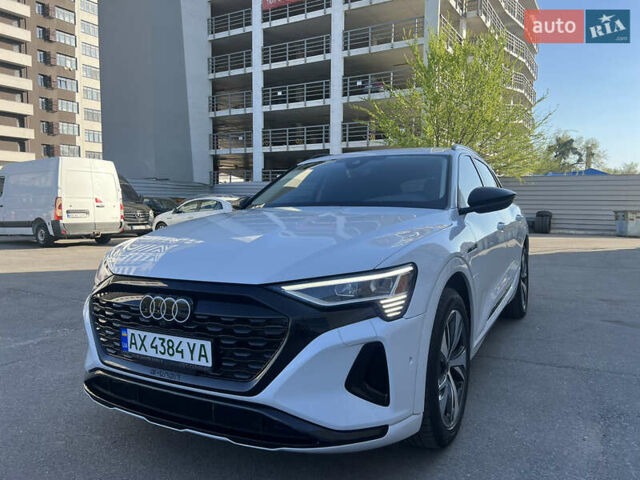 Белый Ауди Q8 e-tron, объемом двигателя 0 л и пробегом 20 тыс. км за 47000 $, фото 1 на Automoto.ua