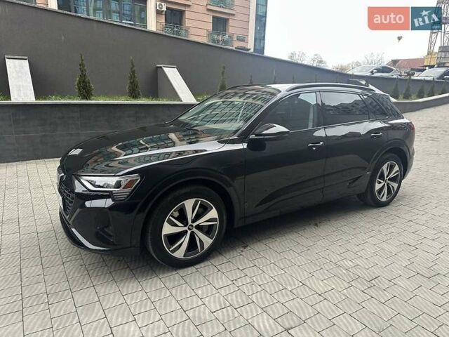 Чорний Ауді Q8 e-tron, об'ємом двигуна 0 л та пробігом 17 тис. км за 48900 $, фото 1 на Automoto.ua